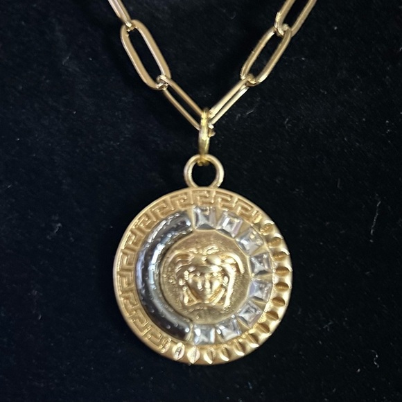 Elegant Gold Versace Medusa Necklace - Picture 2 of 3